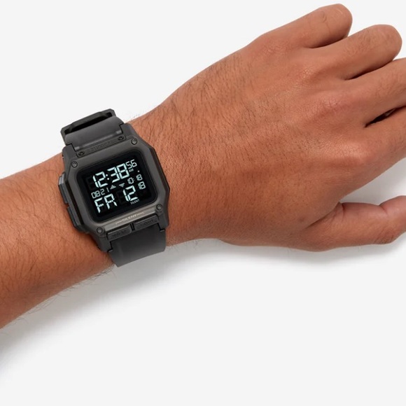 Men’s Nixon Watch - Picture 6 of 15